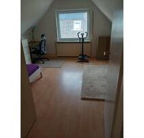 4-Zimmer-DG-Wohnung in Hamburg zu vermieten