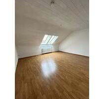 TOP- 2.5-Zimmer-DG-Wohnung mit EBK - Seelze