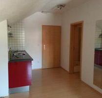 Vermiete in Traunstein mitte ab 1.8.25 schöne 1 Zimmer DG Wohnung