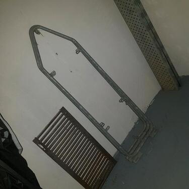 Foto - Werbeschild Werbepfeil - 99,00 EUR Kaltmiete,