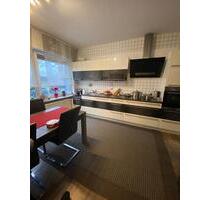 Erdgeschosswohnung, mit eigenem Garten und Garage in Waltrop