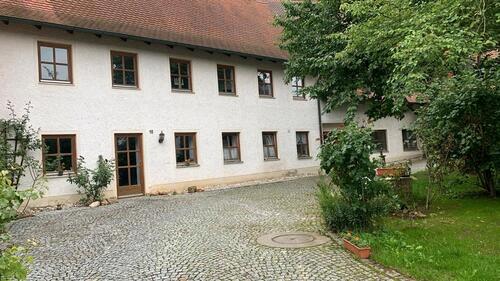 Foto - Großzügiges Einfamilienhaus mit Garten und Garage