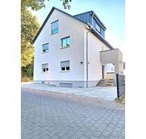 ERSTBEZUG:Neuebau 2 Zi.DG Wohnung mit EBK,Hofnutzung&Parkplatz - Ginsheim-Gustavsburg