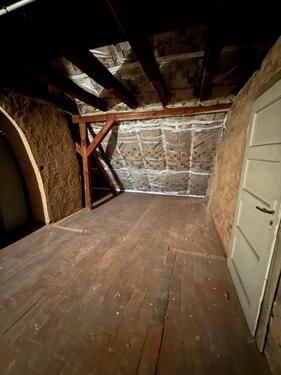 Foto - Dachboden ca. 170 m2 über 2. Obergeschoss Gelnhausen * zentral *