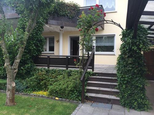 Foto - zentrale 88qm Wohnung, 2,5ZKB mit Terrasse und Gartenmitbenutzung