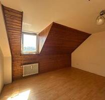 2,5 Zimmer Dachgeschoss Wohnung mit Küche in Krefeld