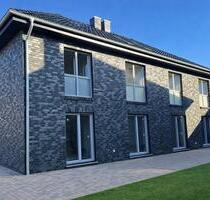 Neubau Doppelhaushälfte in Uetze – modernes Wohnen mit Garten