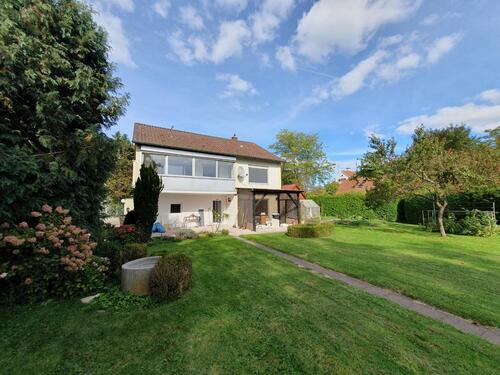 Foto - CHARMANTES FAMILIENHAUS IN RUHIGER ZENTRALLAGE MIT GROSSEM GARTEN