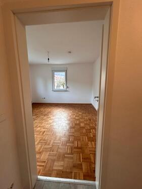 Foto - Helle 3,5-Zimmer-Erdgeschosswohnung mit Stellplatz in Neidlingen