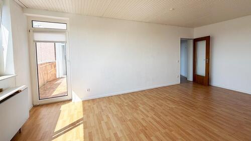 Foto - Renovierte 2-Zimmer-Eigentumswohnung, Südbalkon, Aufzug, Garage