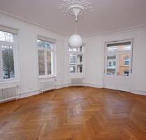 Große Altbauwohnung in Wiesbaden-Mitte 6 Zimmer, 206 qm, saniert