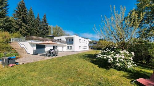 Foto - Großzügiges saniertes 1-2 Familienhaus mit 3.012qm Grundstück