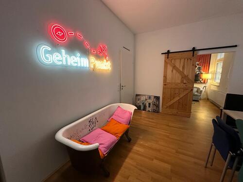 Foto - Freier Arbeitsplatz im stylischen Gemeinschaftsbüro