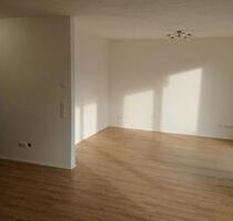 Helle und moderne 2 Zimmer Wohnung mit Garten zu vermieten - Hemhofen