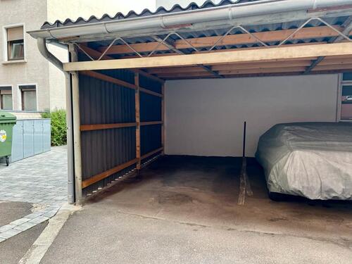 Foto - Überdachter Stellplatz (Carport) im Innenhof
