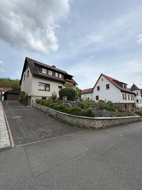 Foto - Zweifamilienhaus mit sehr viel Platz und Doppelgarage