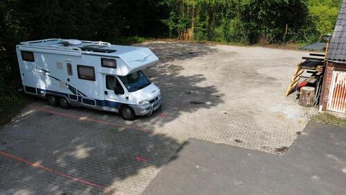 Foto - Stellplatz, Abstellplatz für Wohnwagen, Wohnmobil und Anhänger