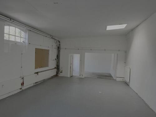 Foto - Flexible Gewerbefläche mit Werkstattcharakter, Büro & Doppelgarage