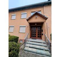 Lehre Haus mit zwei Wohnungen gesamt 185m2