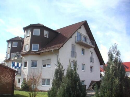 Foto - Helle Dachgeschosswohnung mit Balkon; PKW Platz; Gartennutzung