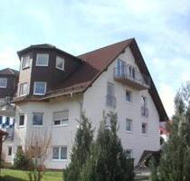 Helle Dachgeschosswohnung mit Balkon; PKW Platz; Gartennutzung - Herborn