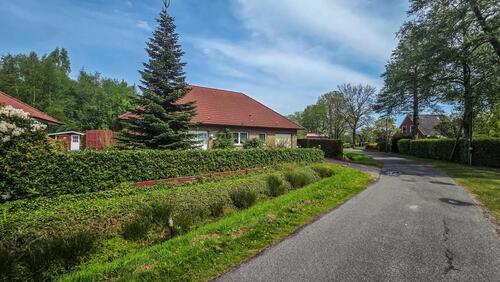 Foto - Schönes freistehendes Walmdach Bungalow