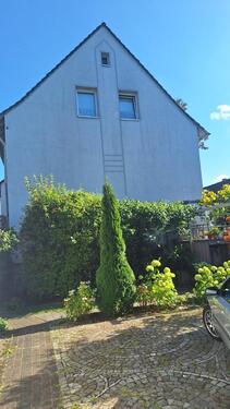 Foto - Ein Mehrfamilienhaus im Grünen, mit 3 Garagen