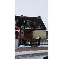 Doppelhaushälfte mit Anbau (Finnenhaus) in 24217 Schönberg - Schönberg (Holstein)