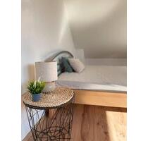 Schönes, helles WG Zimmer in eigener Etage in Frauen WG in Bonn