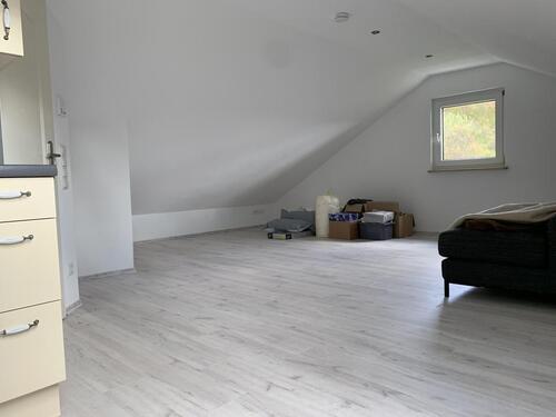 Foto - Charmante 1‑Zimmer‑Dachgeschosswohnung mit Einbauküche in Schwanfeld