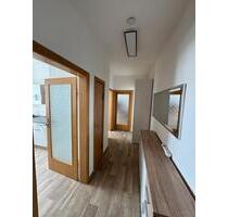 helle möblierte Wohnung 2 Zimmer, Waschm., Stellplatz, kl. Keller - Pirna