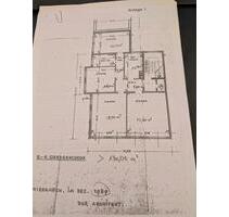 Zentrale Lage und trotzdem ruhig! Gepflegte grosse 4 ZKB-Wohnung mit Balkon in kleiner Wohneinheit - Wiesbaden Südost