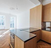 Zuhause in zwei Berliner Welten: Gründerzeit-Apartment mit Charme und Süd-Balkon