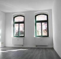 Nur wenige Stufen führen in diese kleine Wohnung mit Balkon und ganz tollem Bad am Chemnitzer Stadtrand