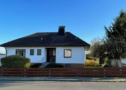 Foto - Elegantes und solides Einfamilienhaus mit Einliegerwohnung