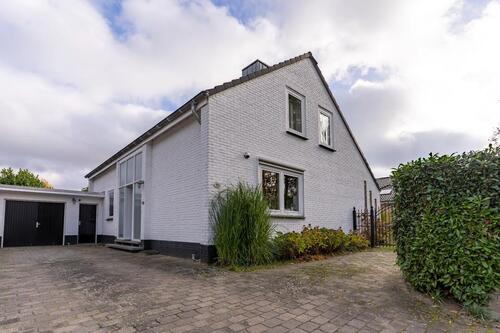 Foto - Einfamilienhaus mit Garten, Pool & 6 Zimmern