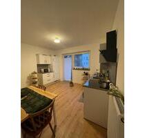 Helle, renovierte, 2,5-Zimmer-Wohnung mit Balkon und Einbauküche - Mannheim