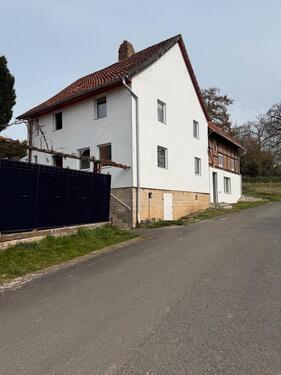 Foto - Einfamilienhaus mit zwei separaten Wohnungen.