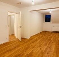 Frisch sanierte und helle 2-Zimmer-Wohnung mit Balkon & EBK - Hanau