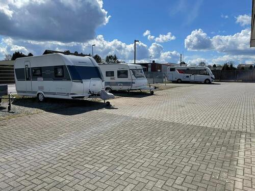 Foto - Stellplatz für WohnwagenWohnmobilAnhängerBoot