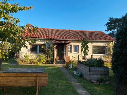 Foto - Kleines freistehendes EFH mit großem Areal in bester Ortsrandlage von Lehre