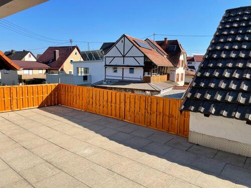 Foto - Helle 2-Zimmer-Wohnung mit 45 m² Süd-Sonnenterrasse & Einbauküche