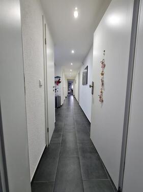 Foto - Neuwertige Dachgeschosswohnung mit drei Zimmern und Einbauküche