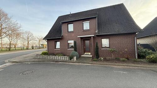 Foto - Einfamilienhaus nahe Ortskern, 557m² Grundstück, Baujahr um 1960