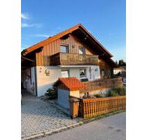 Gepflegtes EFH mit Einliegerwohnung, Wintergarten & PV-Anlage - Landau an der Isar