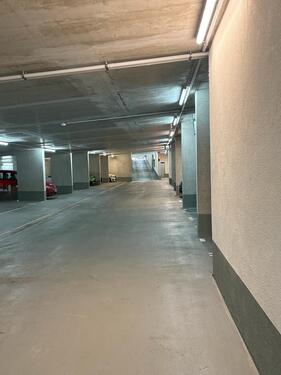 Foto - Tiefgaragen Stellplatz Auto Motorrad Roller