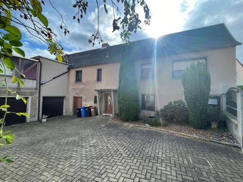 Foto - Haus zum Wohlfühlen: 4 Zimmer, Parkett, Holzofen und Garten