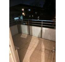 Helle 2-Zimmer-Wohnung mit Balkon und Einbauküche in Höhe Marter - Nürnberg Zerzabelshof