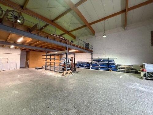 Foto - 350 m² Lagerhalle mit 210 m² Galerie optional dazu Büros + Stellplätze