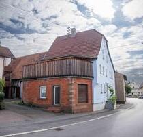 Schönes großes Haus , 8 Zimmer mit Scheune und Garagen - Mosbach